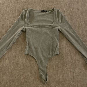 BooHoo women’s S square neck long sleeve bodysuit